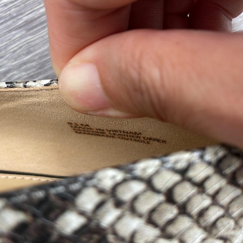 NEW! Talbots Ryan D-Ring Loafers Embossed. 8.5M. - Picture 2 of 15